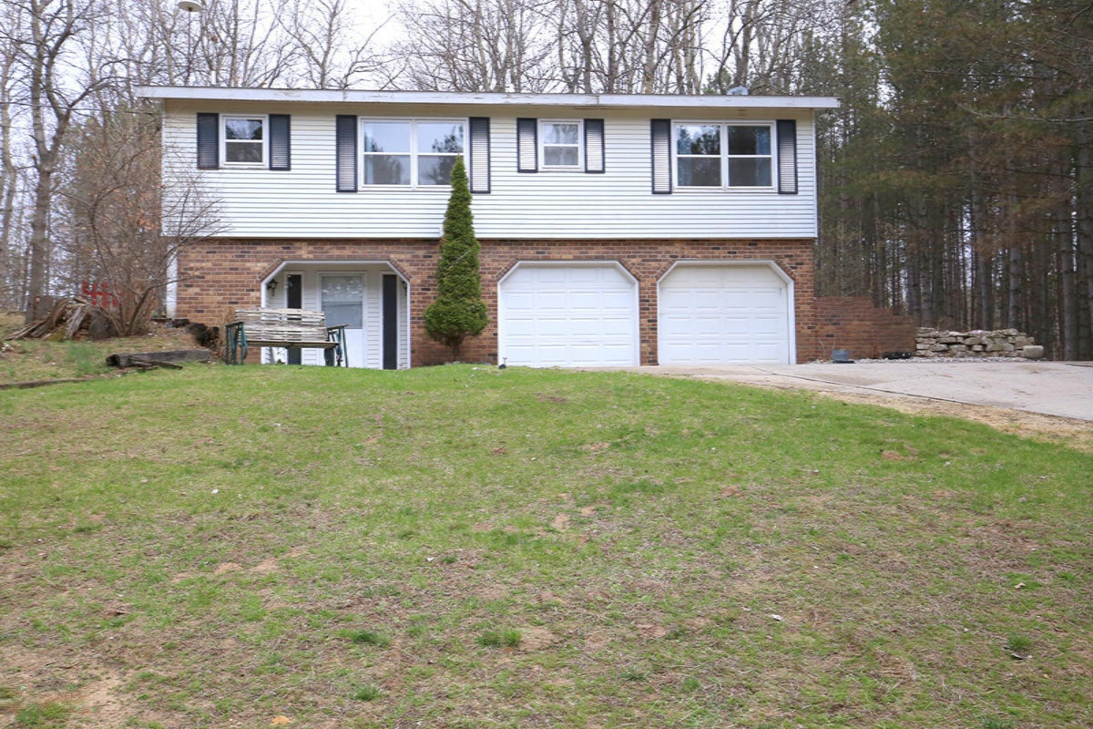 19850 Kimball Road Pierson, MI 49339 - Photo 1 of 27 IMG_3510