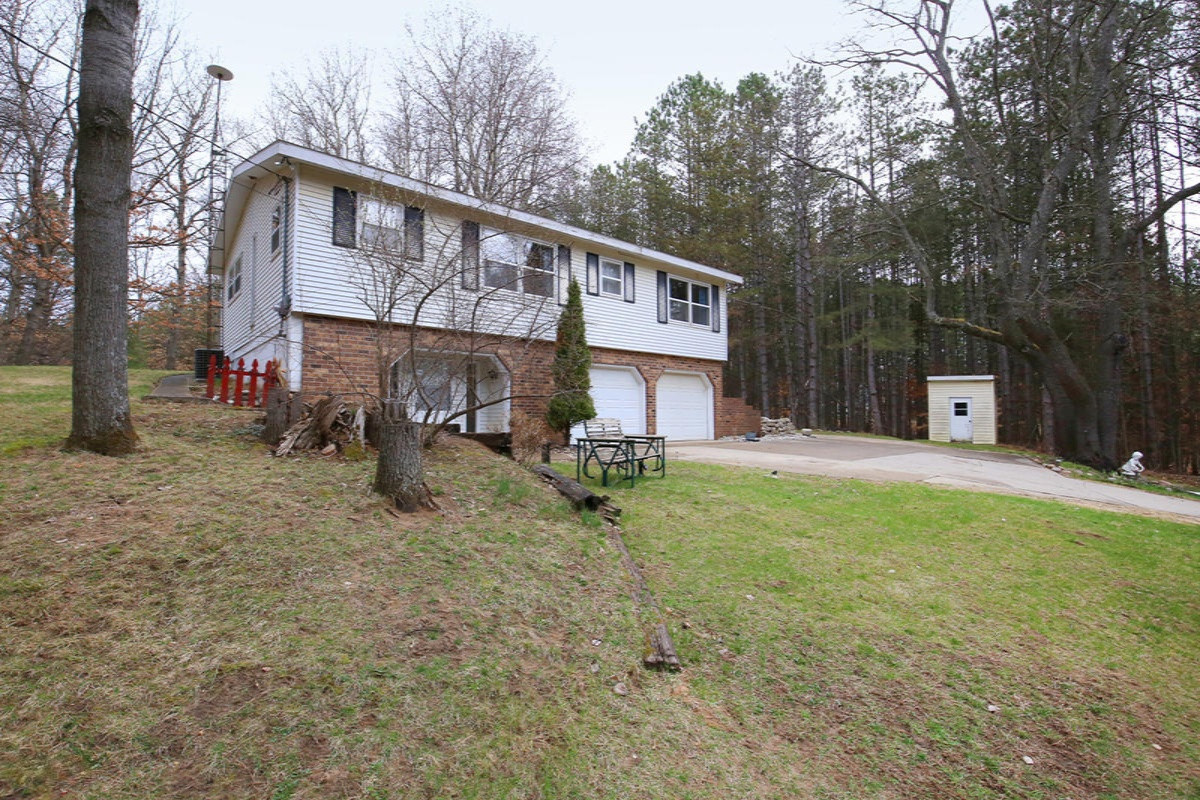 19850 Kimball Road Pierson, MI 49339 - Photo 2 of 27 IMG_3513