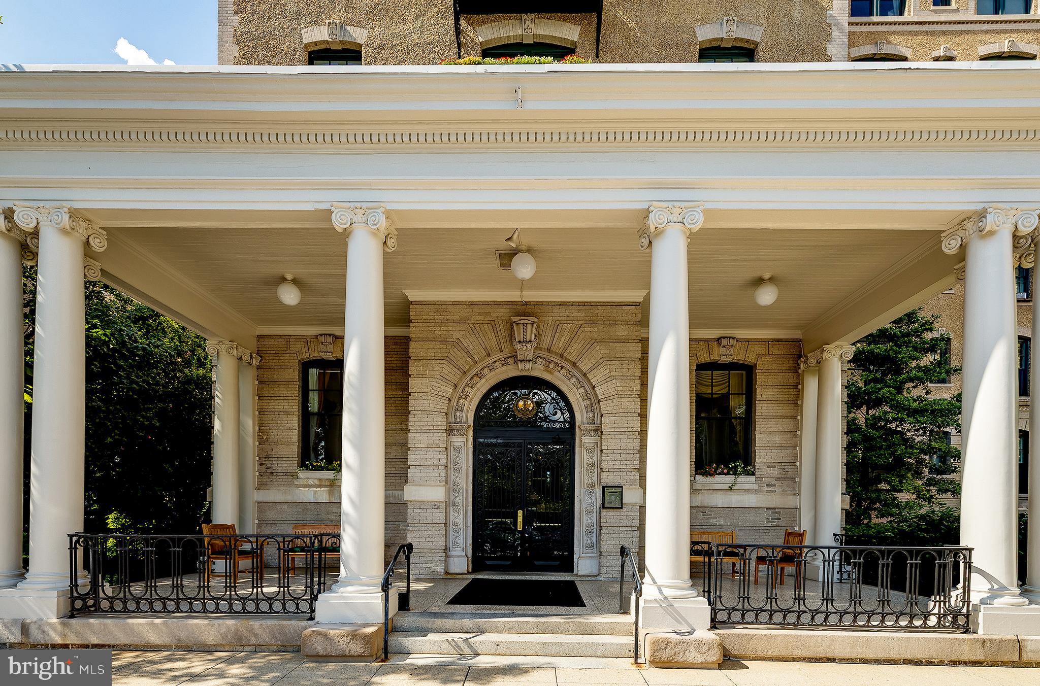 2853 Ontario Road Northwest, Unit 107 Washington, DC 20009 - Photo 5 of 39 a front view of a entryway