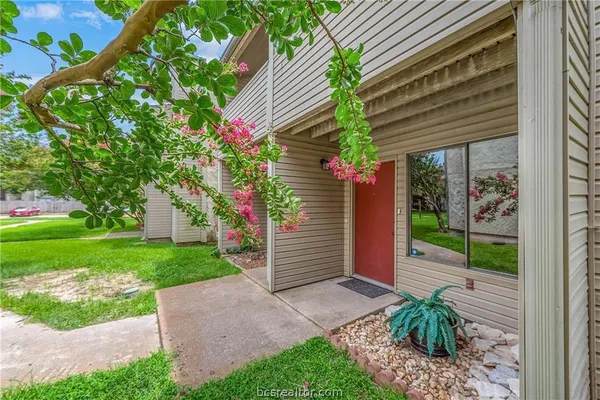 $1,195 | 1900 Dartmouth Street, Unit B3, College Station, TX 77840