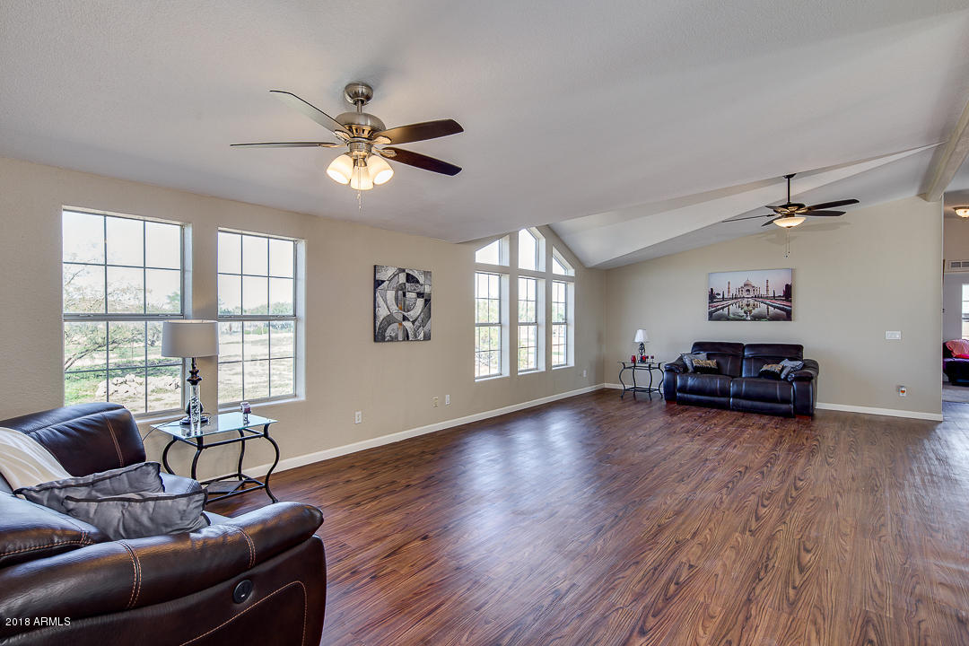 20932 West Cheyenne Road Buckeye, AZ 85326 - Photo 6 of 47 06-Cheyenne