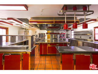 2940 Kuehner Drive Simi Valley, CA 93063 - Photo 17 of 31