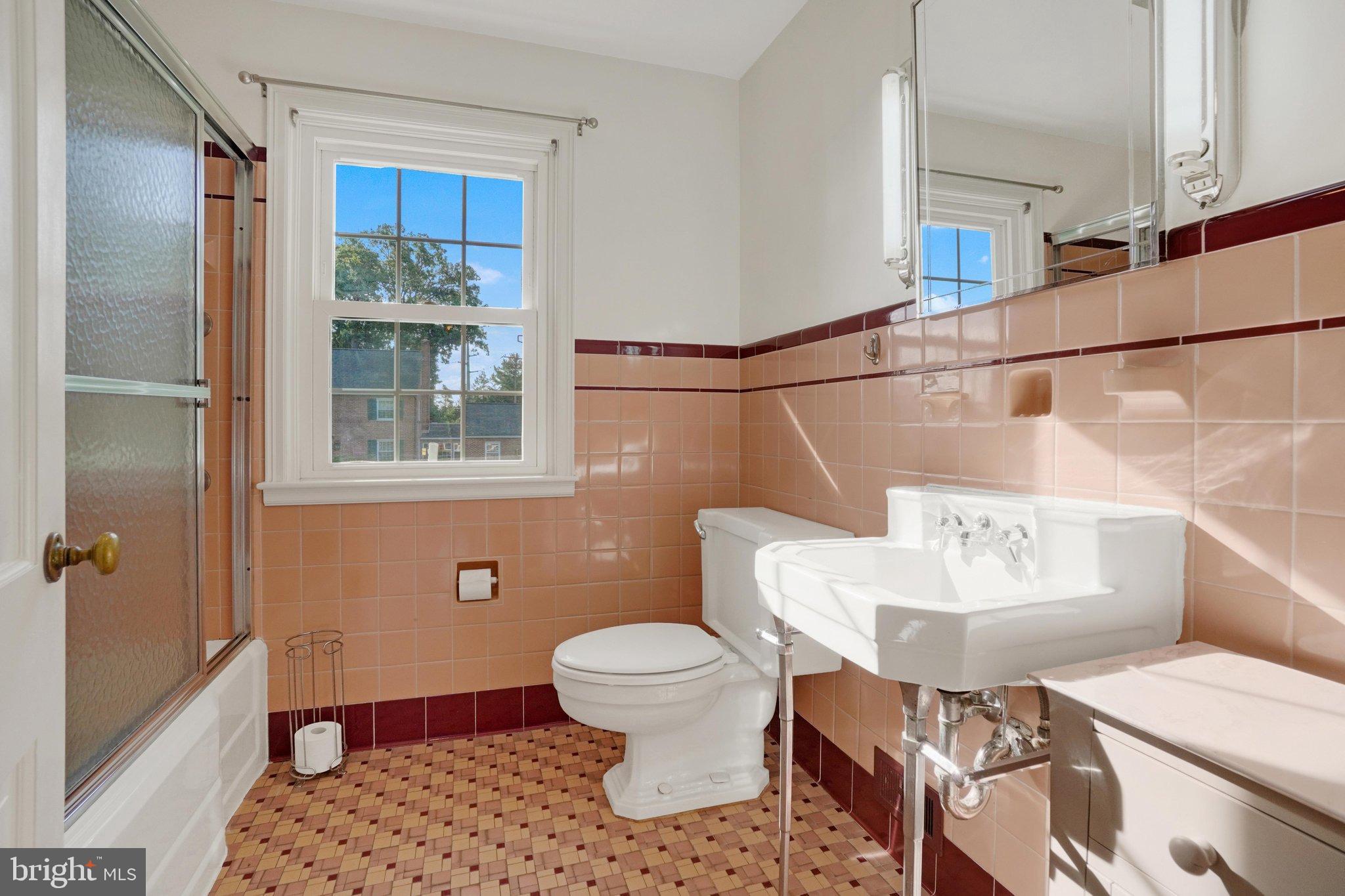 303 Edgehill Road York, PA 17403 - Photo 19 of 28 Gallery Image 19