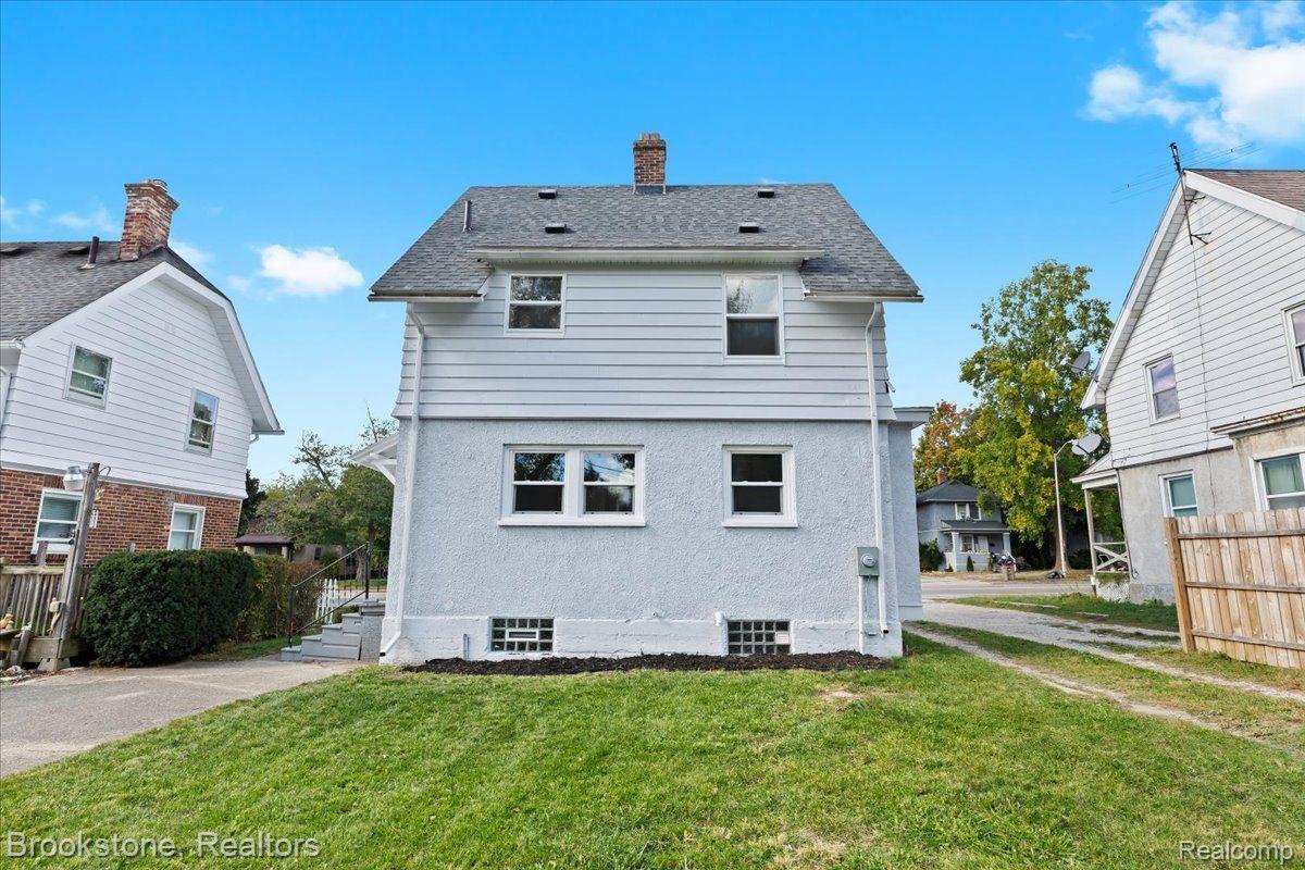 704 Perry Street Pontiac, MI 48342 - Photo 4 of 31 back of home