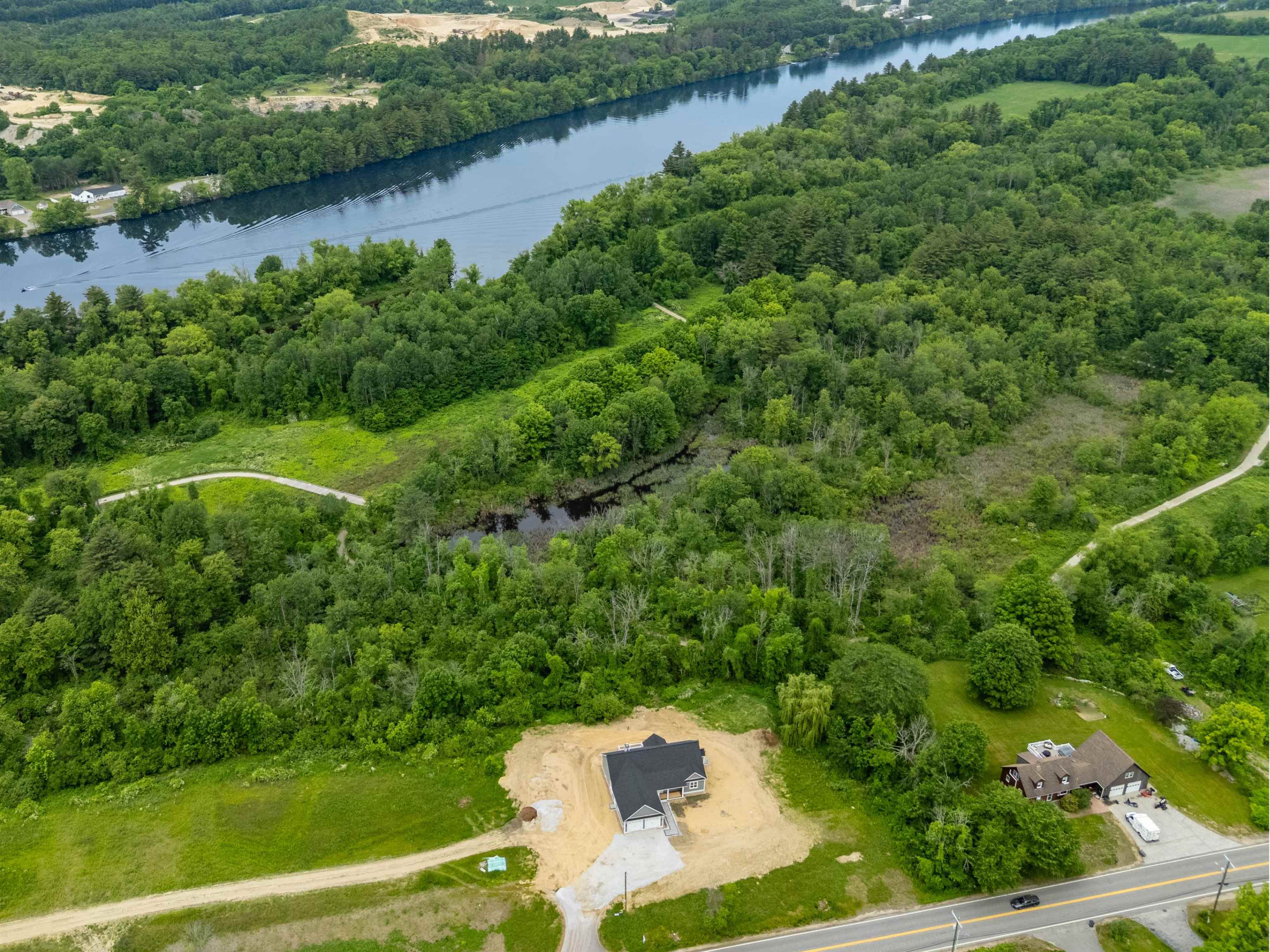 131 Merrimack Street Hooksett, NH 03106 - Photo 2 of 31