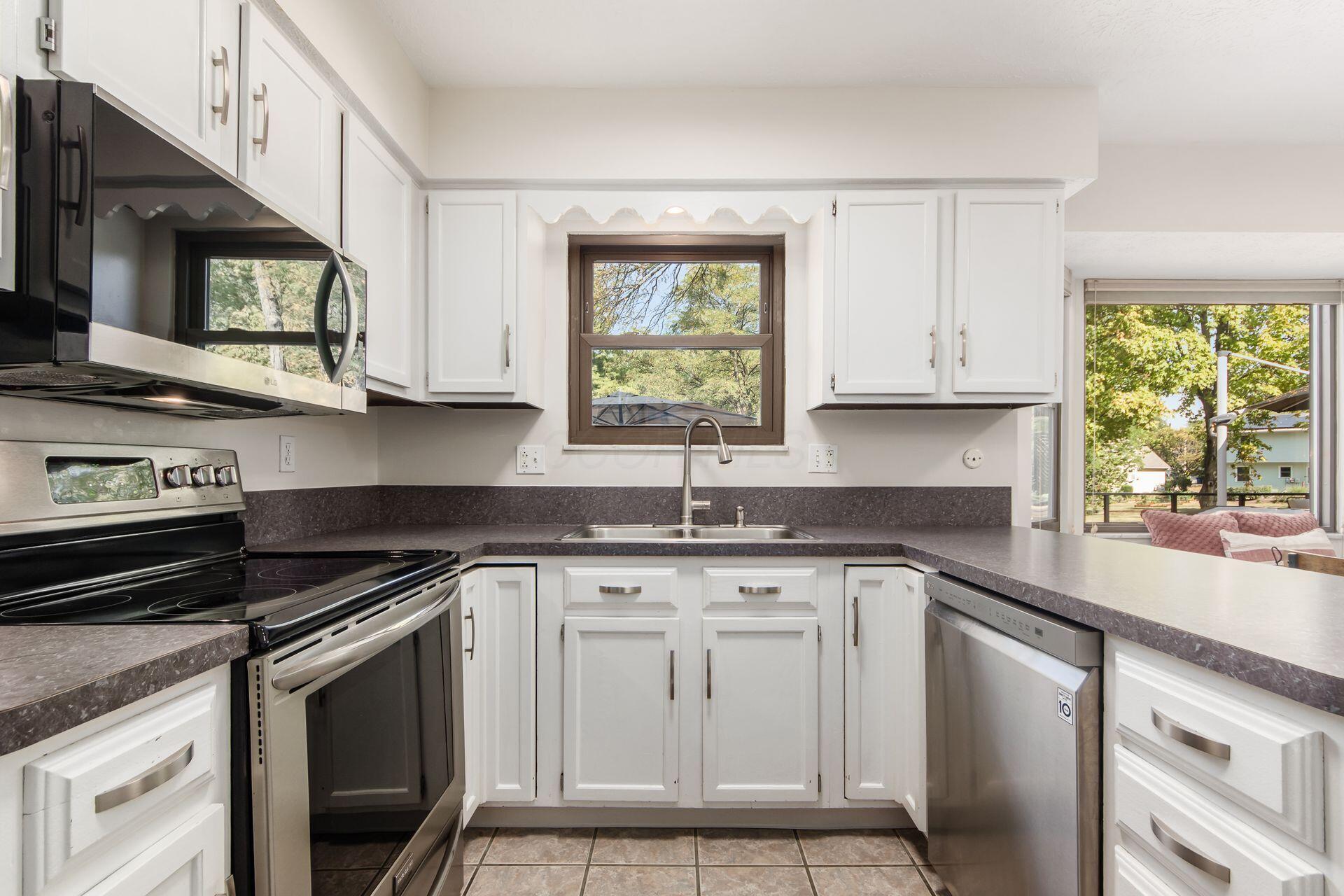 536 Tresham Road Columbus, OH 43230 - Photo 22 of 46 Kitchen