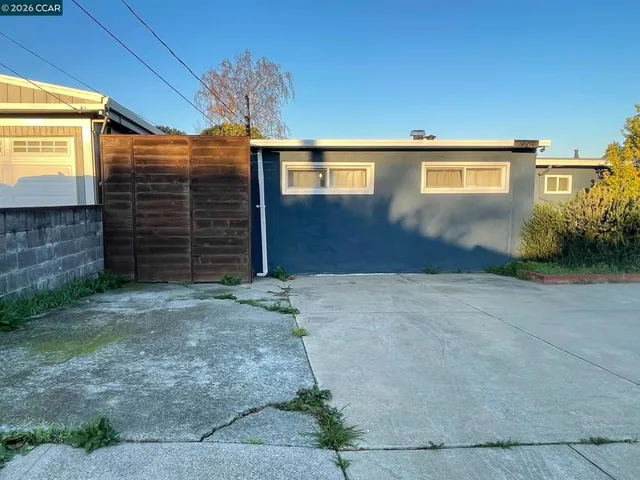 $2,300 | 924 East Meadow Avenue, Pinole, CA 94564