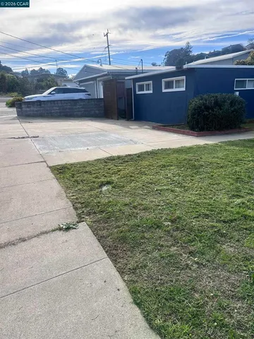 $2,300 | 924 East Meadow Avenue, Pinole, CA 94564