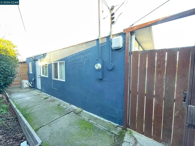 $2,300 | 924 East Meadow Avenue, Pinole, CA 94564
