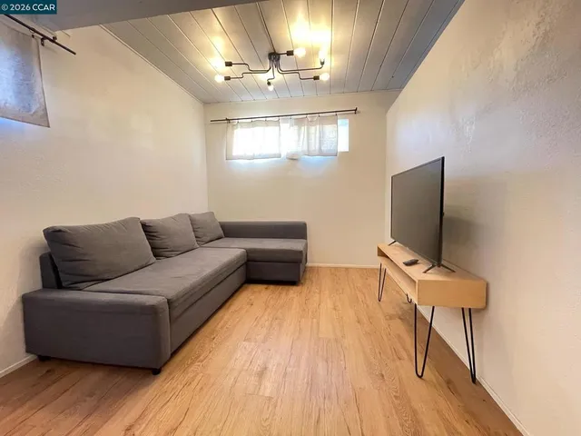 $2,300 | 924 East Meadow Avenue, Pinole, CA 94564