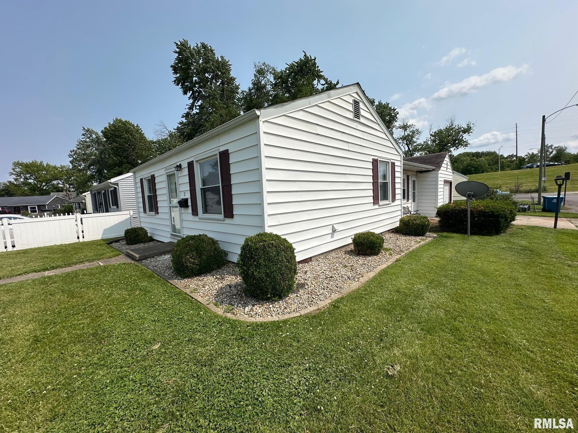 2 St James Court Springfield, IL 62703 - Photo 2 of 11