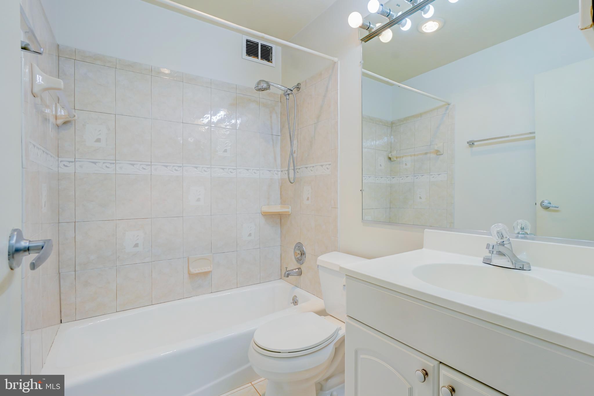 7400 Lakeview Drive, Unit 405 Bethesda, MD 20817 - Photo 17 of 30