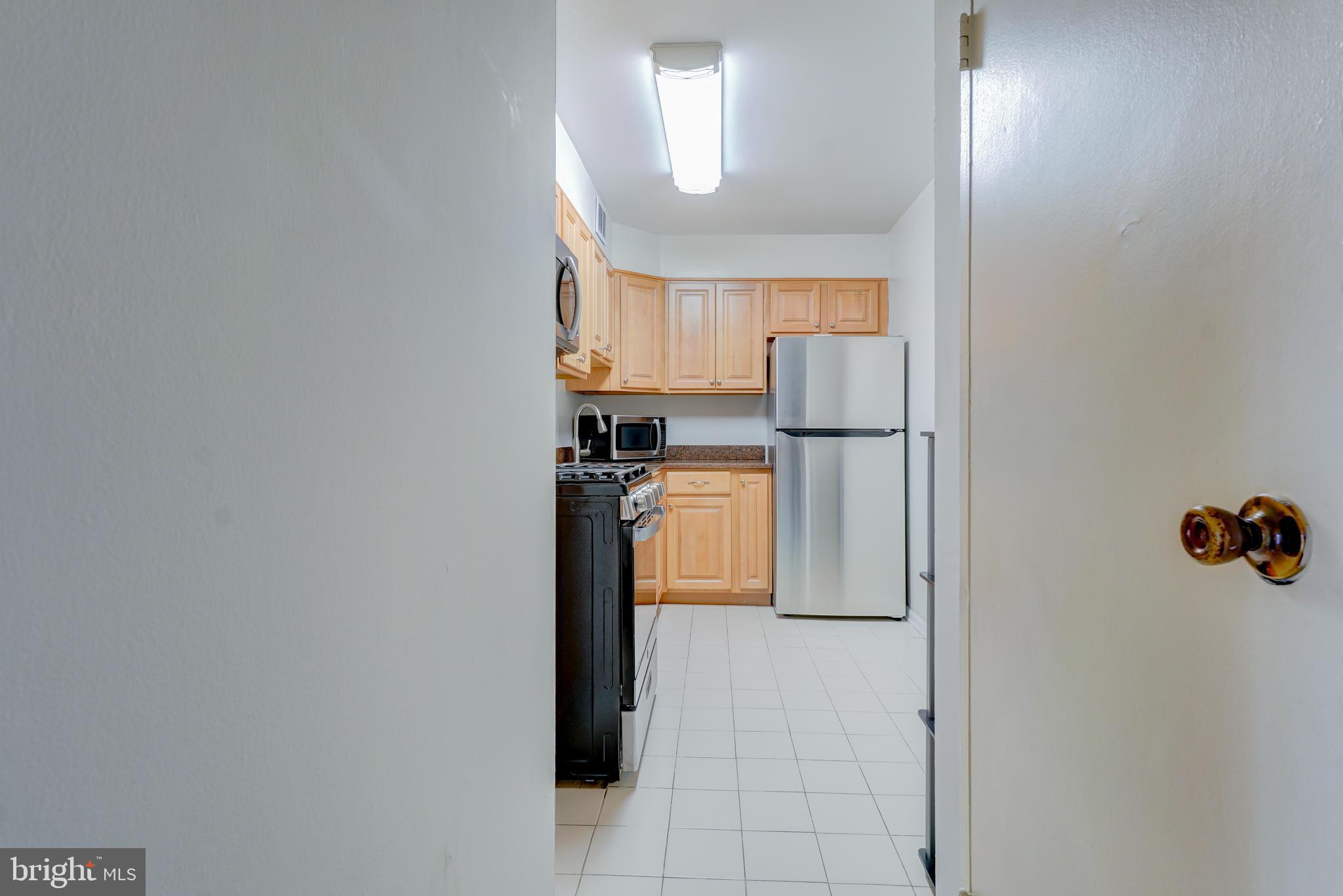 7400 Lakeview Drive, Unit 405 Bethesda, MD 20817 - Photo 8 of 30