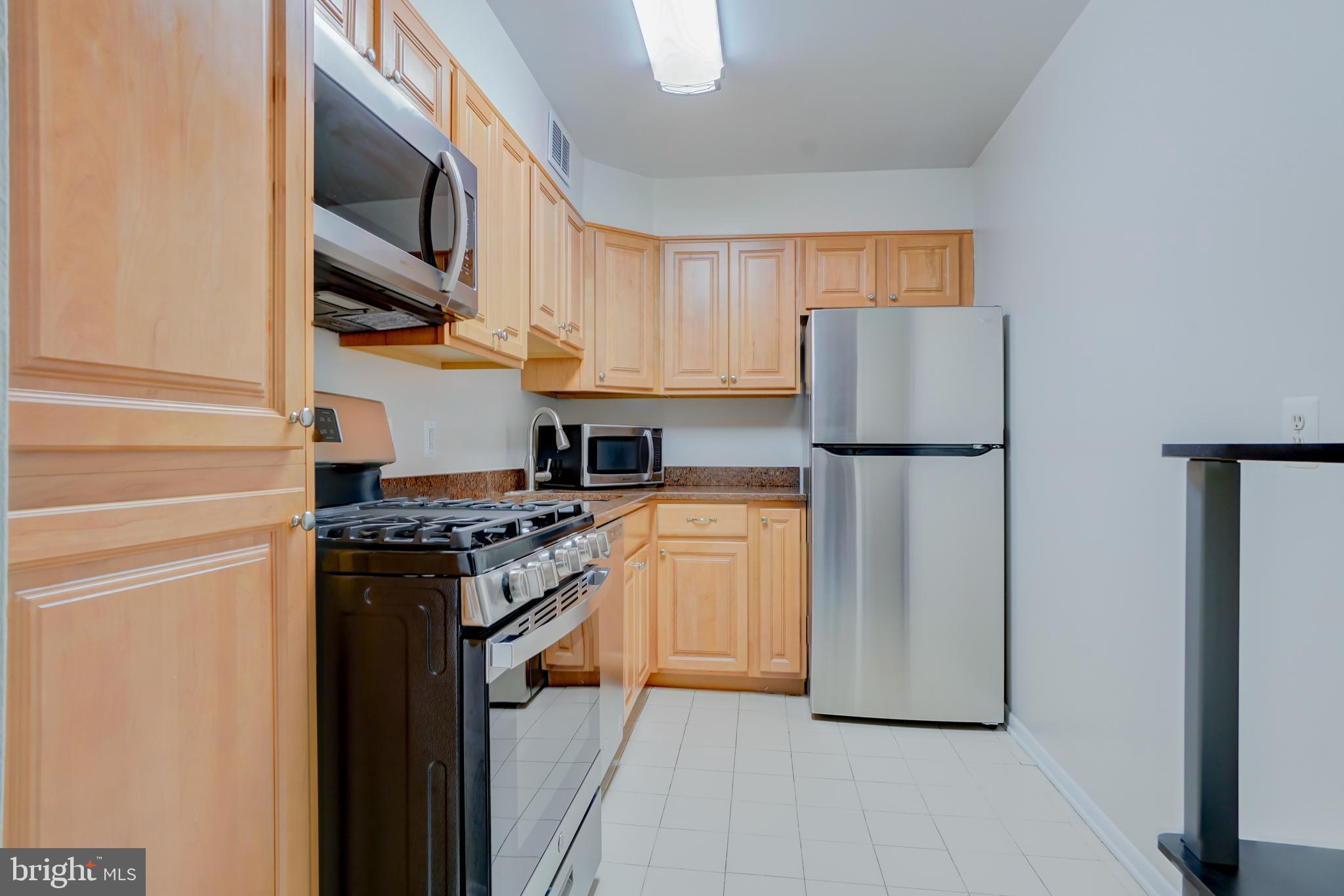 7400 Lakeview Drive, Unit 405 Bethesda, MD 20817 - Photo 9 of 30