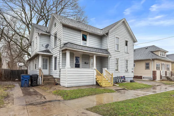 $190,000 | 1718 Erie Street, Racine, WI 53402