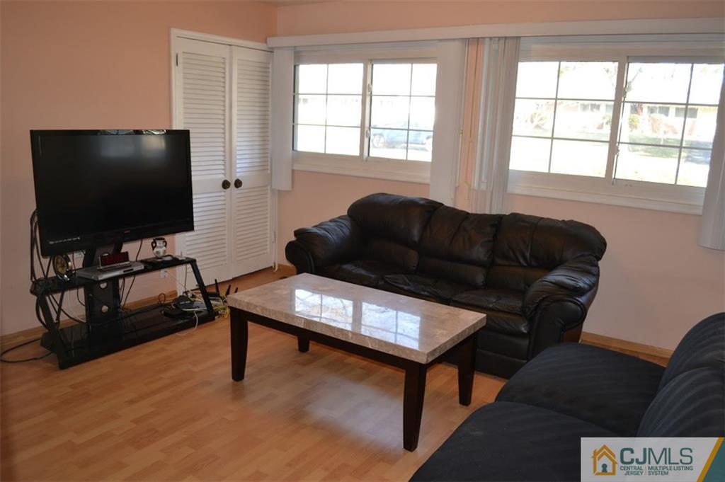 7 Cranston Road Kendall Park, NJ 08824 - Photo 11 of 17 Gallery Image 11