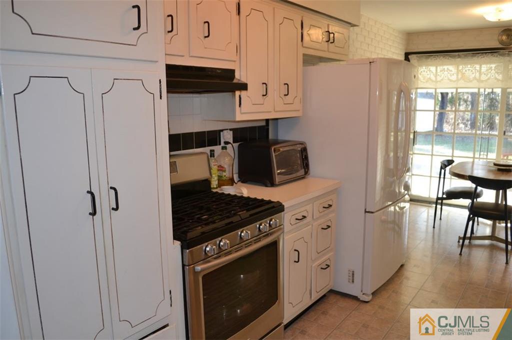 7 Cranston Road Kendall Park, NJ 08824 - Photo 8 of 17 Gallery Image 8