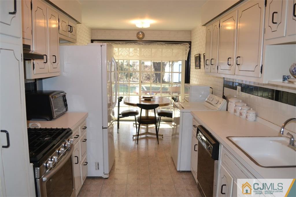 7 Cranston Road Kendall Park, NJ 08824 - Photo 9 of 17 Gallery Image 9