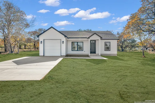 $319,900 | 816 County Road 6723, Natalia, TX 78059