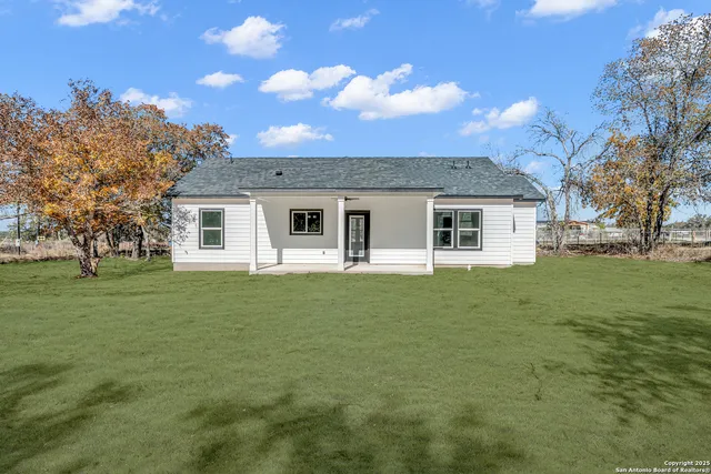 $319,900 | 816 County Road 6723, Natalia, TX 78059