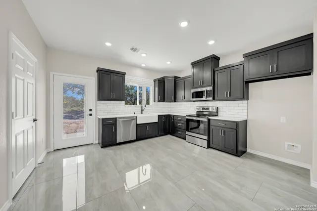 $319,900 | 816 County Road 6723, Natalia, TX 78059