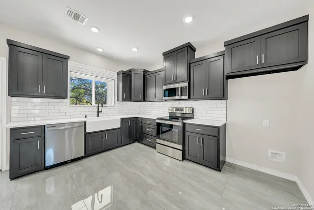 $319,900 | 816 County Road 6723, Natalia, TX 78059