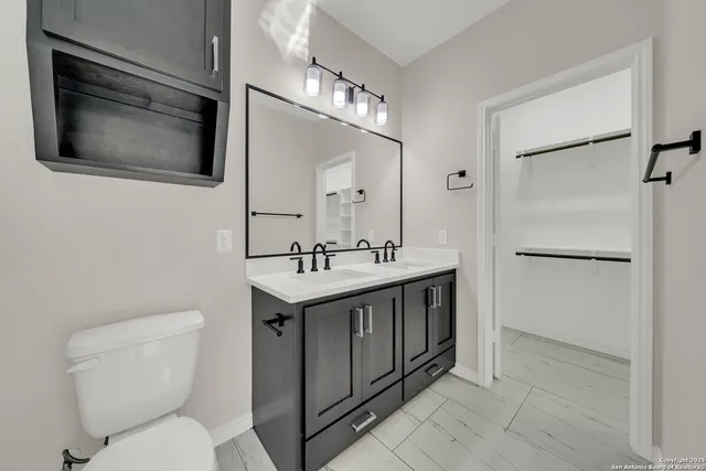 $319,900 | 816 County Road 6723, Natalia, TX 78059