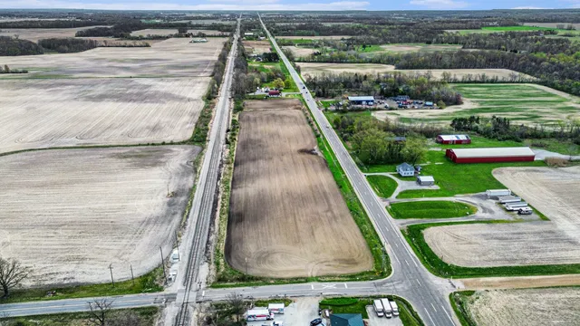 $255,000 | 17567 A Lakeside Road, Three Oaks, MI 49128