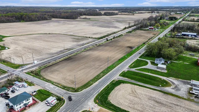 $255,000 | 17567 A Lakeside Road, Three Oaks, MI 49128