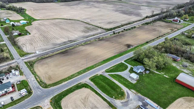 $255,000 | 17567 A Lakeside Road, Three Oaks, MI 49128