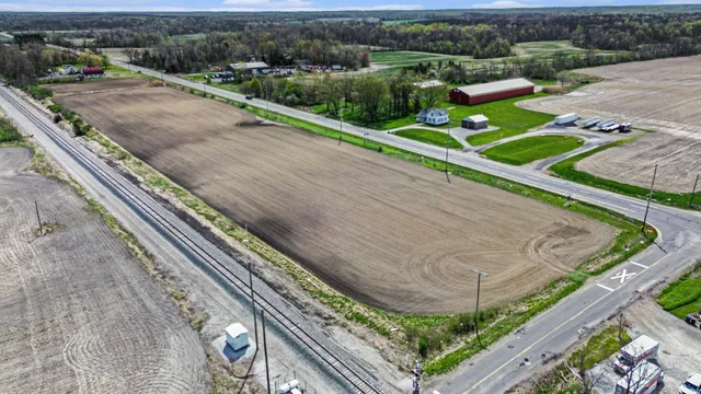 $255,000 | 17567 A Lakeside Road, Three Oaks, MI 49128