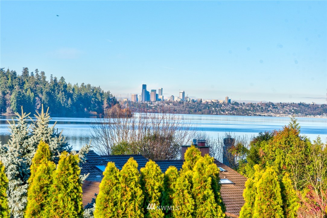 10 Brook Bay Road Mercer Island, WA 98040 - Photo 1 of 39 Gallery Image 1