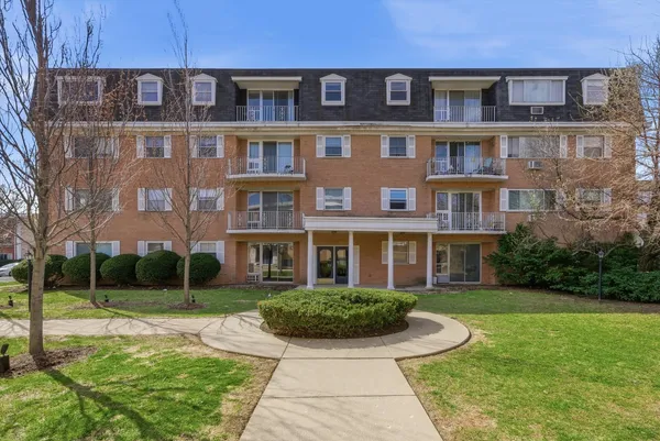 $159,900 | 415 Wesley Avenue, Unit 21, Oak Park, IL 60302