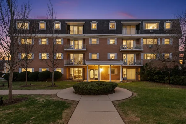 $159,900 | 415 Wesley Avenue, Unit 21, Oak Park, IL 60302