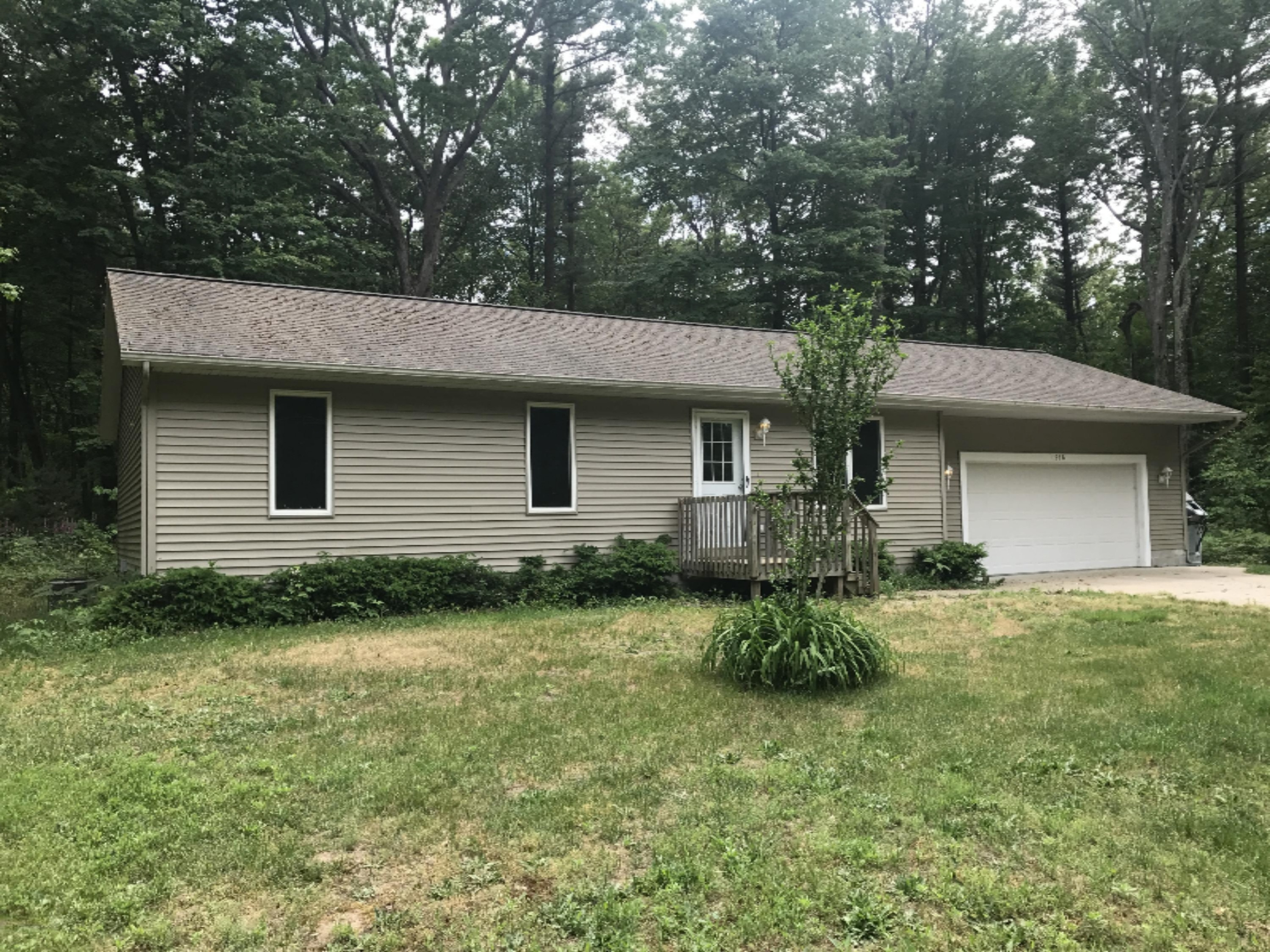 916 North Peterson Road Muskegon, MI 49445 - Photo 2 of 11 IMG_1606