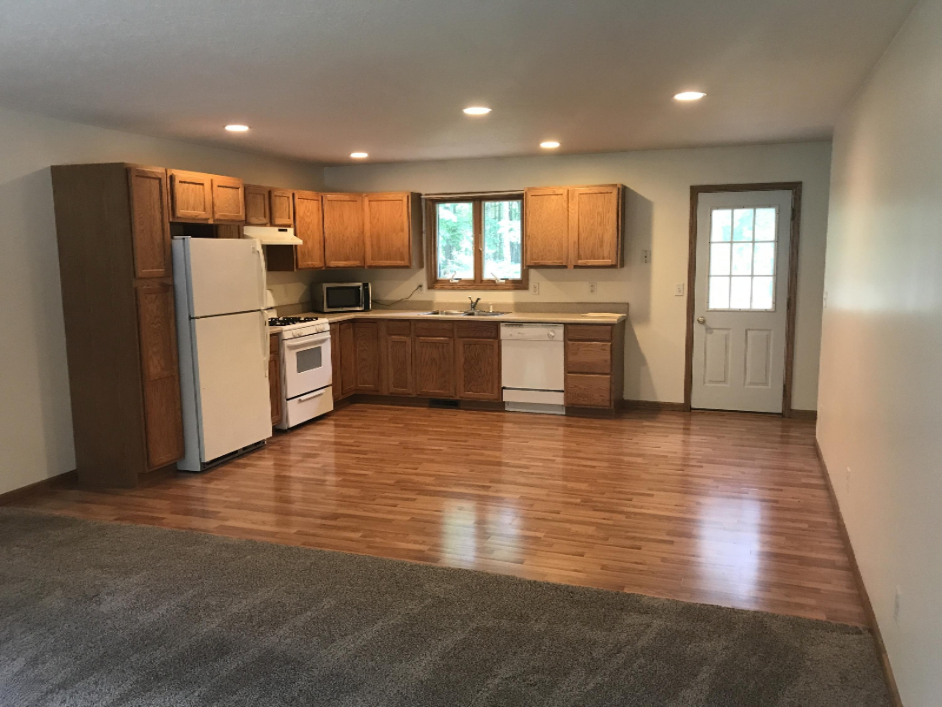 916 North Peterson Road Muskegon, MI 49445 - Photo 6 of 11 IMG_1611
