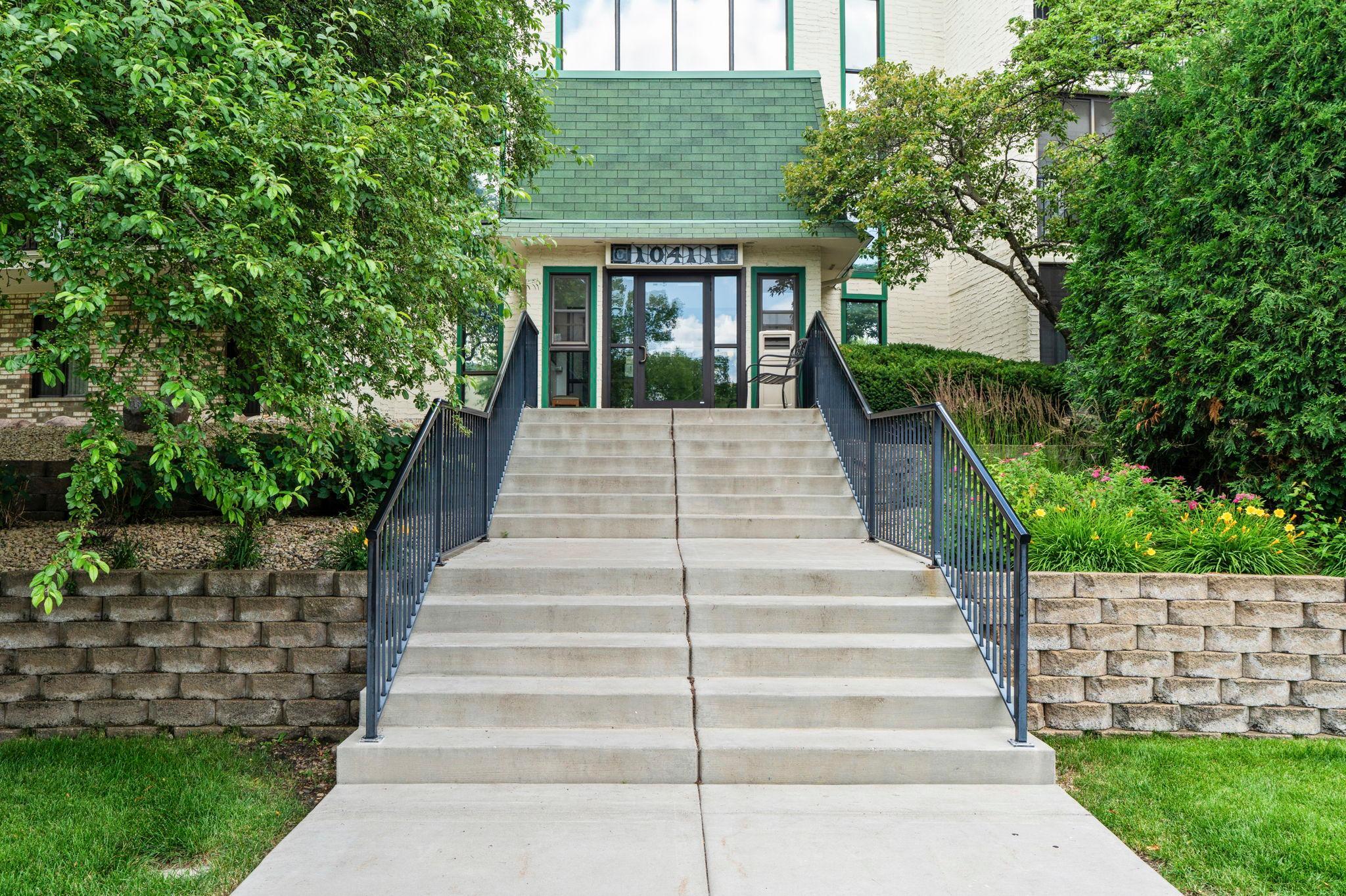 10411 Cedar Lake Road, Unit 419 Minnetonka, MN 55305 - Photo 42 of 58