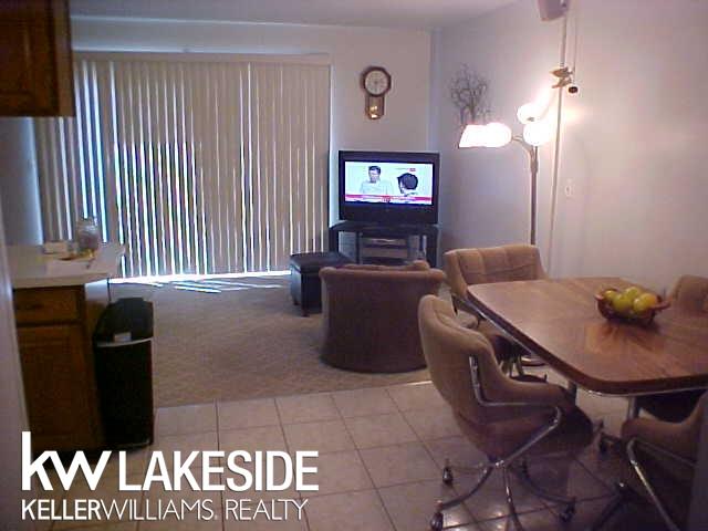 15115 Raphael Terrace Warren, MI 48088 - Photo 10 of 22 31286049-9.JPG