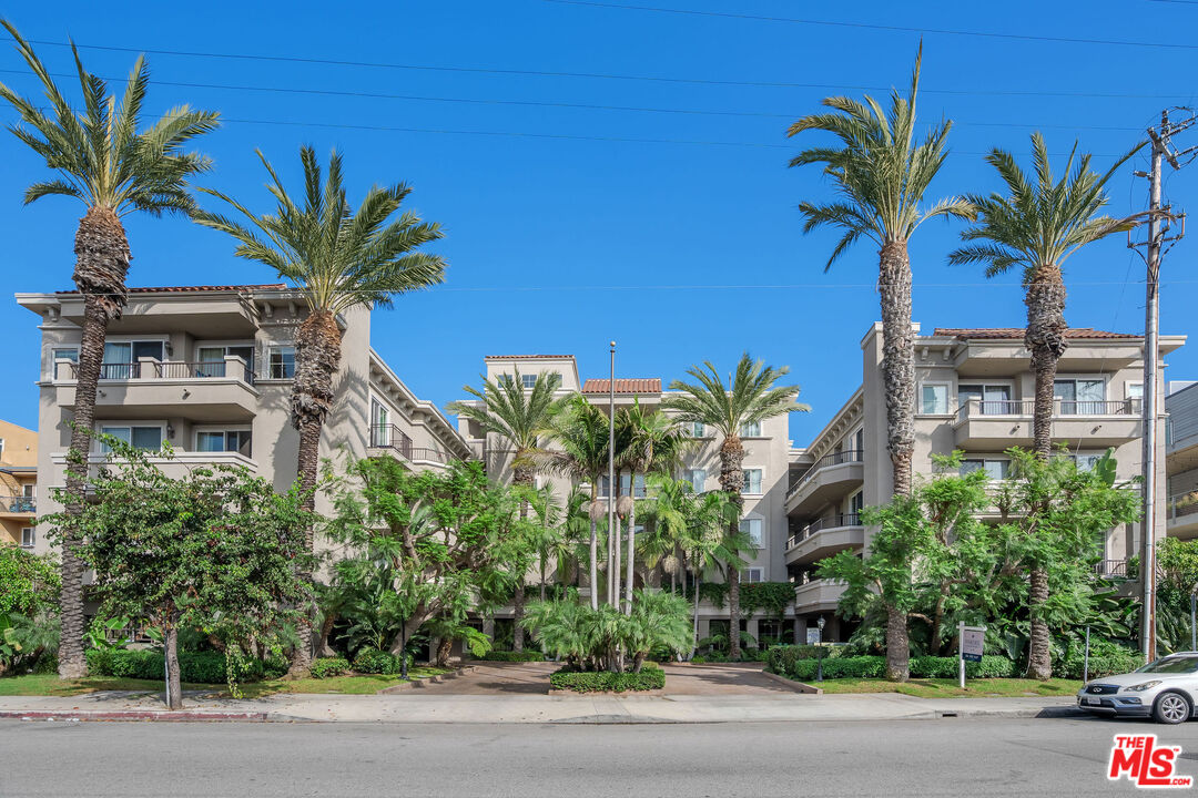 4060 Glencoe Avenue, Unit 228 Marina del Rey, CA 90292 - Photo 17 of 18 a view of a palm plant in front of a building