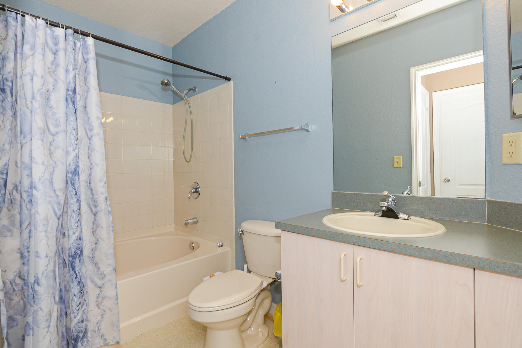 106 Southwest Peacock Boulevard, Unit 4204 Port St. Lucie, FL 34986 - Photo 25 of 46 a bathroom with a sink toilet and shower