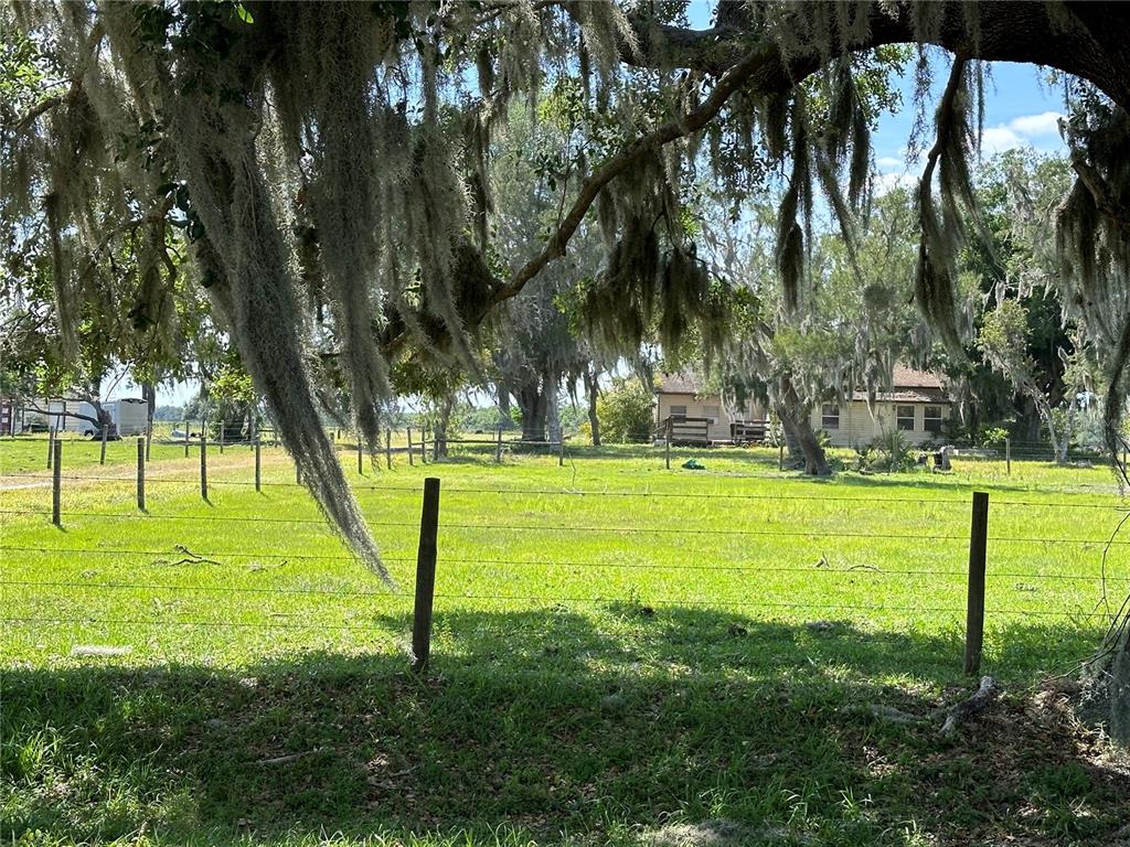 4090 Carlton Road Sarasota, FL 34240 - Photo 6 of 11 Gallery Image 6