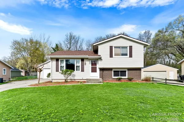$339,900 | 245 Helen Drive, Rockford, MI 49341