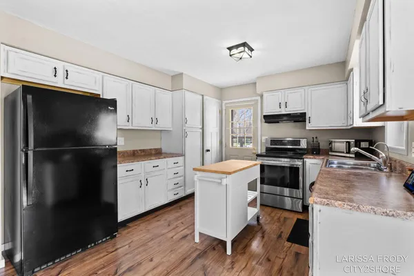 $339,900 | 245 Helen Drive, Rockford, MI 49341