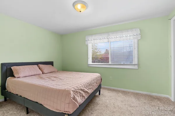 $339,900 | 245 Helen Drive, Rockford, MI 49341