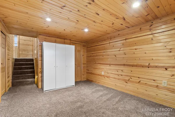 $339,900 | 245 Helen Drive, Rockford, MI 49341