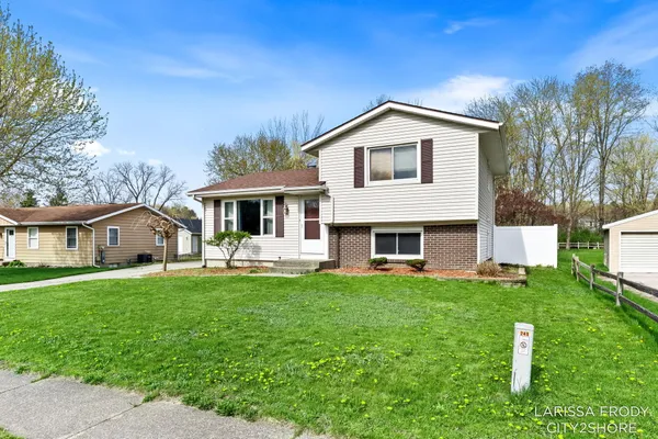 $339,900 | 245 Helen Drive, Rockford, MI 49341