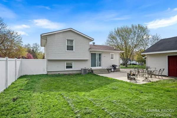 $339,900 | 245 Helen Drive, Rockford, MI 49341
