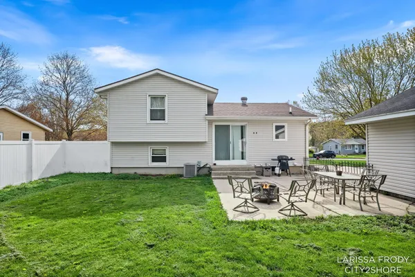$339,900 | 245 Helen Drive, Rockford, MI 49341