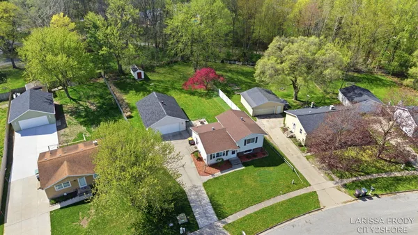 $339,900 | 245 Helen Drive, Rockford, MI 49341