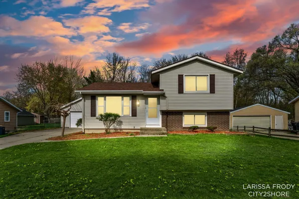 $339,900 | 245 Helen Drive, Rockford, MI 49341